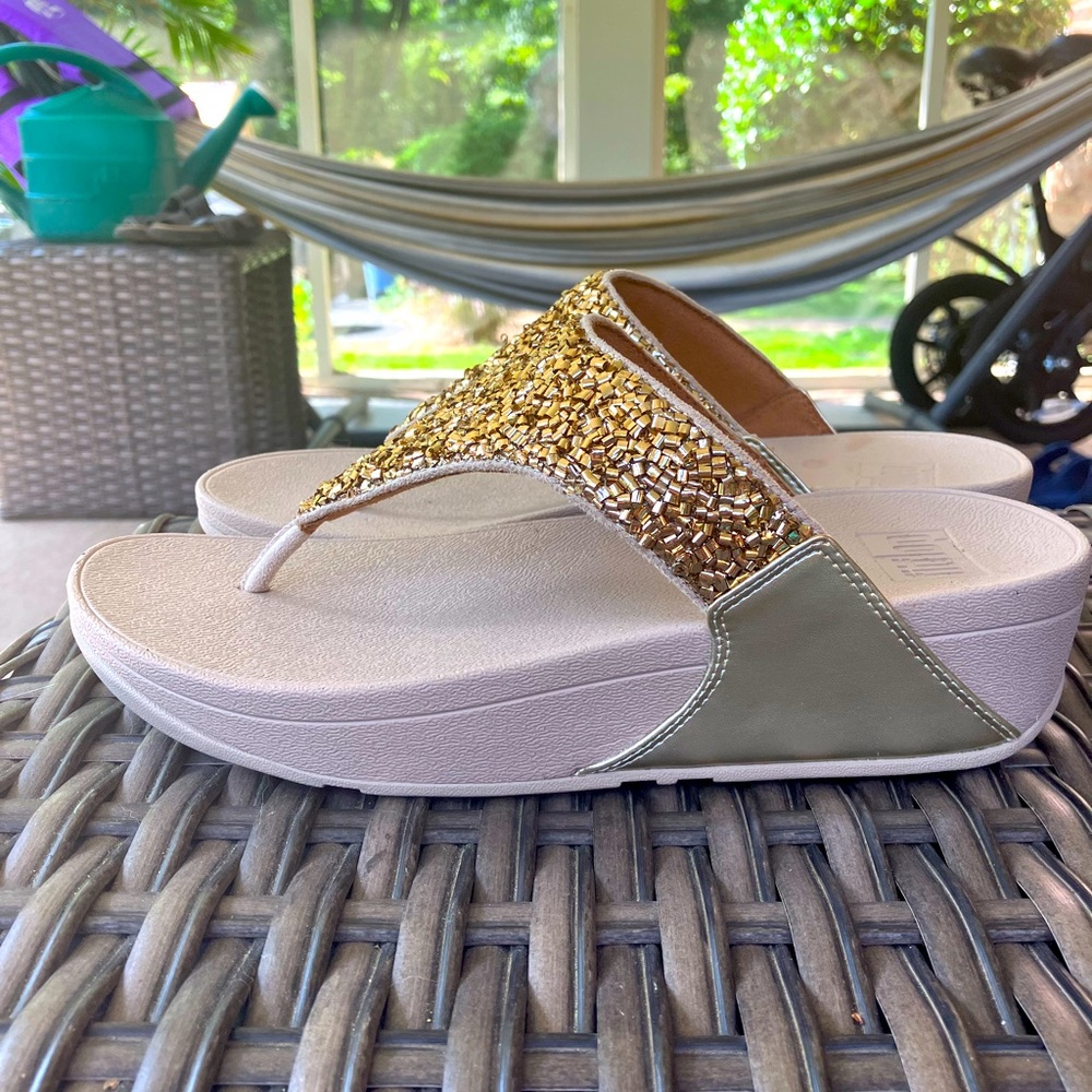 Fitflop Lulu shimmerfoil gold thongs!